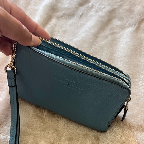 Coach Wristlet - Picture 3 of 4